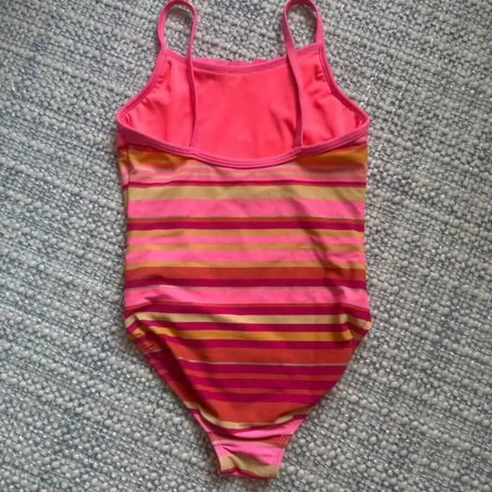 GapKids one piece bathing suit size S (6/7)